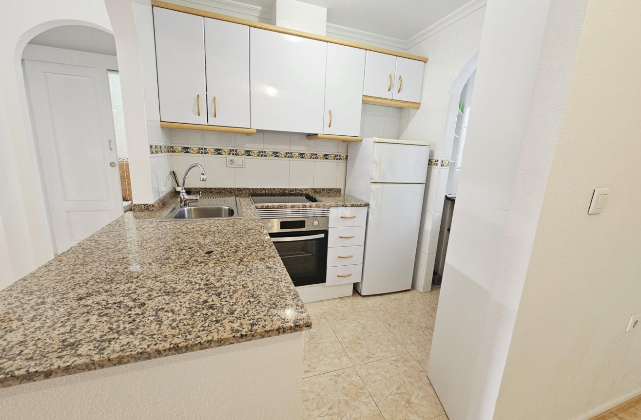 Odsprzedaż - Mieszkanie w bloku - Torrevieja - PARQUE DE LAS NACIONES