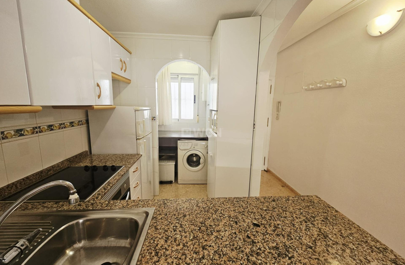 Odsprzedaż - Mieszkanie w bloku - Torrevieja - PARQUE DE LAS NACIONES