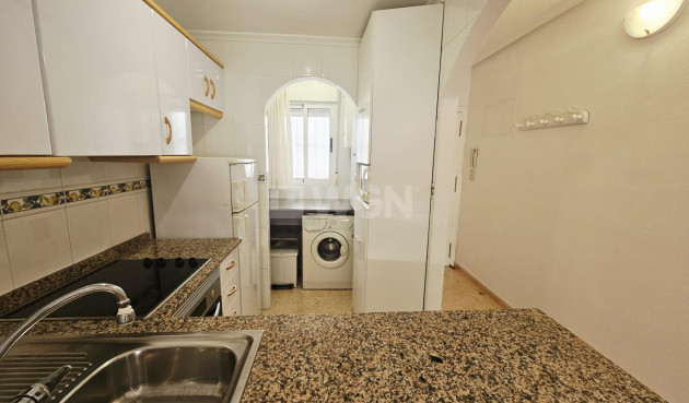 Odsprzedaż - Mieszkanie w bloku - Torrevieja - PARQUE DE LAS NACIONES