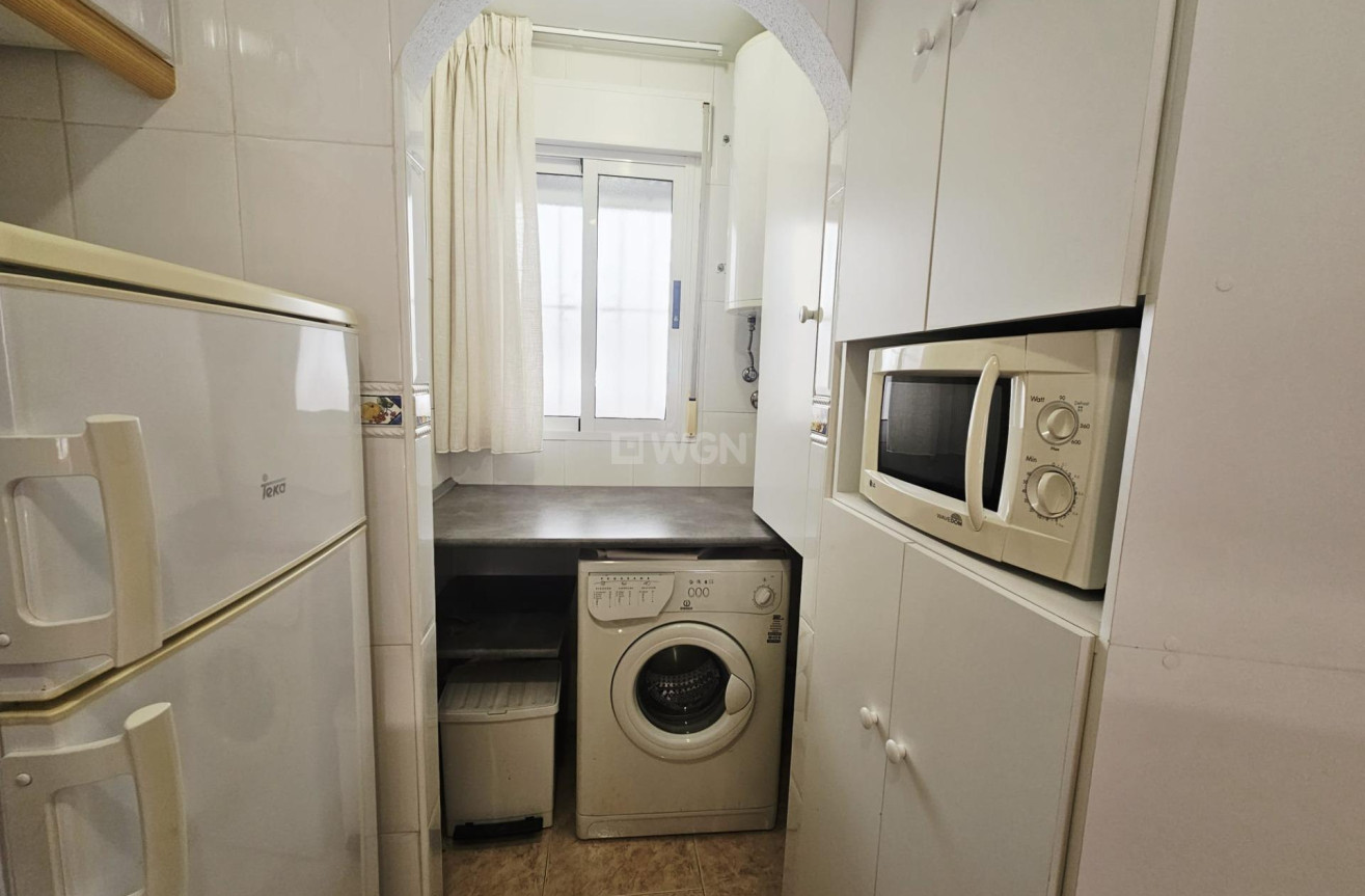 Odsprzedaż - Mieszkanie w bloku - Torrevieja - PARQUE DE LAS NACIONES