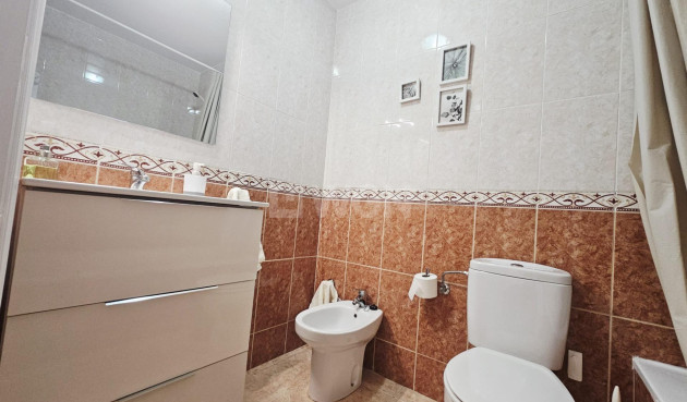 Odsprzedaż - Mieszkanie w bloku - Torrevieja - PARQUE DE LAS NACIONES