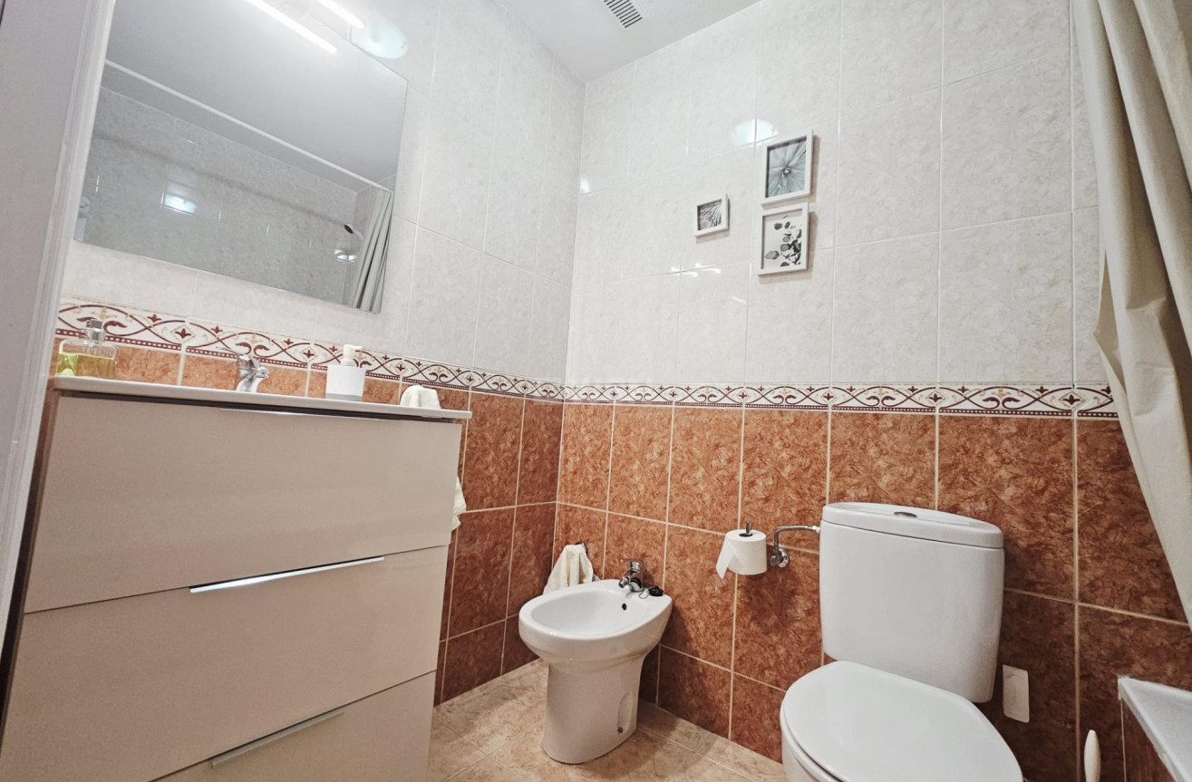 Odsprzedaż - Mieszkanie w bloku - Torrevieja - PARQUE DE LAS NACIONES