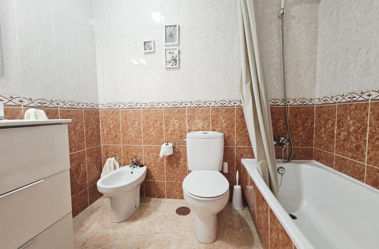 Odsprzedaż - Mieszkanie w bloku - Torrevieja - PARQUE DE LAS NACIONES