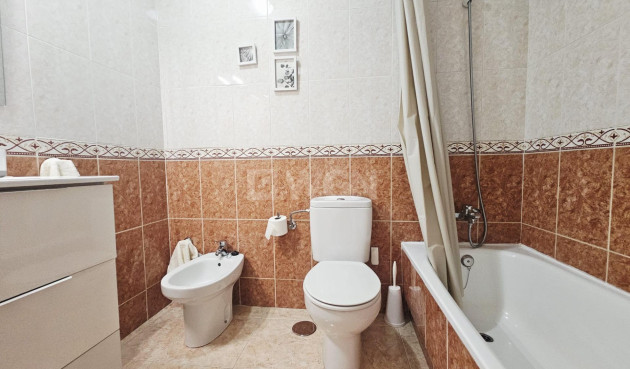 Odsprzedaż - Mieszkanie w bloku - Torrevieja - PARQUE DE LAS NACIONES