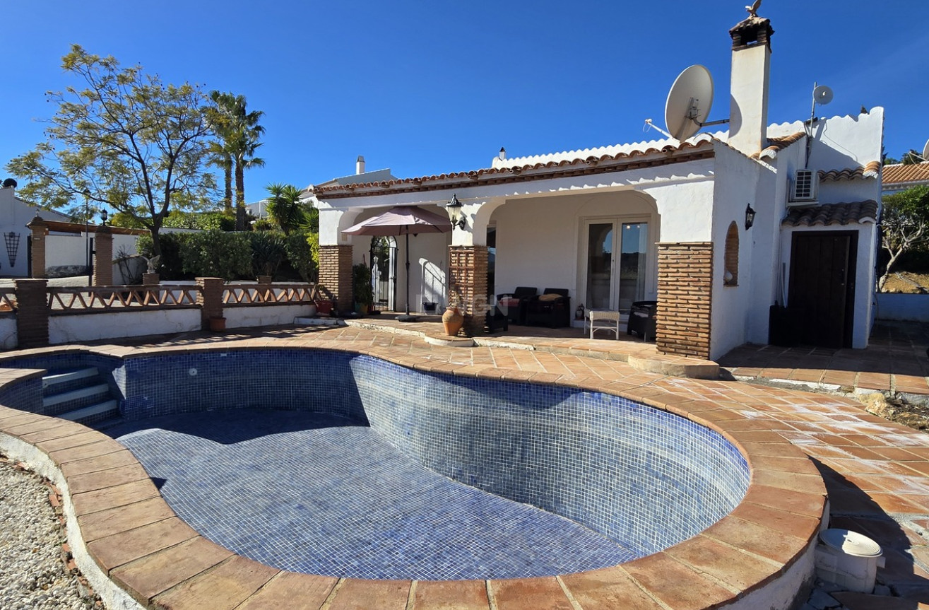 Odsprzedaż - Villa - Vinuela - Inland