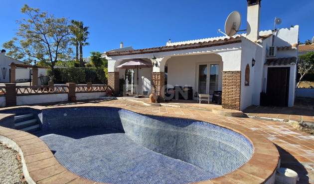 Odsprzedaż - Villa - Vinuela - Inland