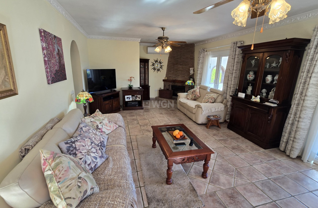 Odsprzedaż - Villa - Vinuela - Inland