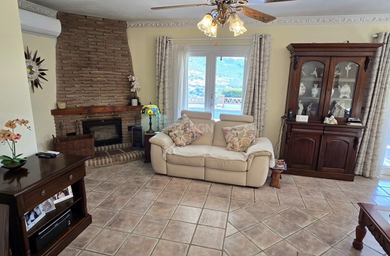 Odsprzedaż - Villa - Vinuela - Inland