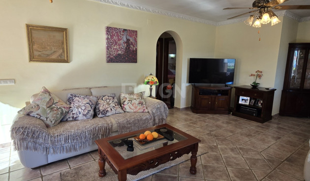 Odsprzedaż - Villa - Vinuela - Inland