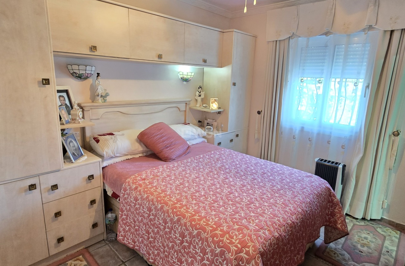 Odsprzedaż - Villa - Vinuela - Inland