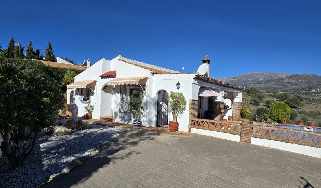 Odsprzedaż - Villa - Vinuela - Inland