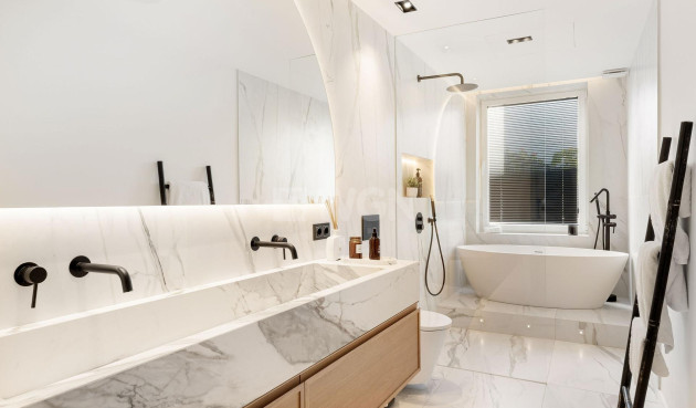 Odsprzedaż - Kamienica - Marbella - Milla De Oro