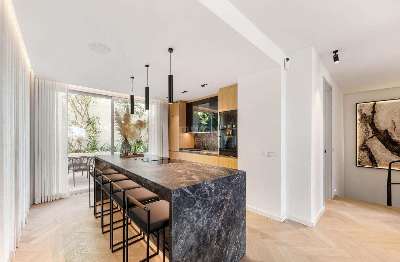 Odsprzedaż - Kamienica - Marbella - Milla De Oro