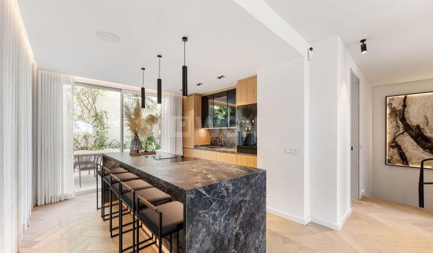 Odsprzedaż - Kamienica - Marbella - Milla De Oro