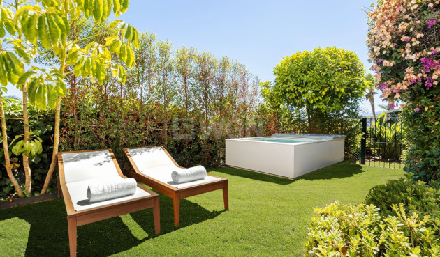 Odsprzedaż - Kamienica - Marbella - Milla De Oro