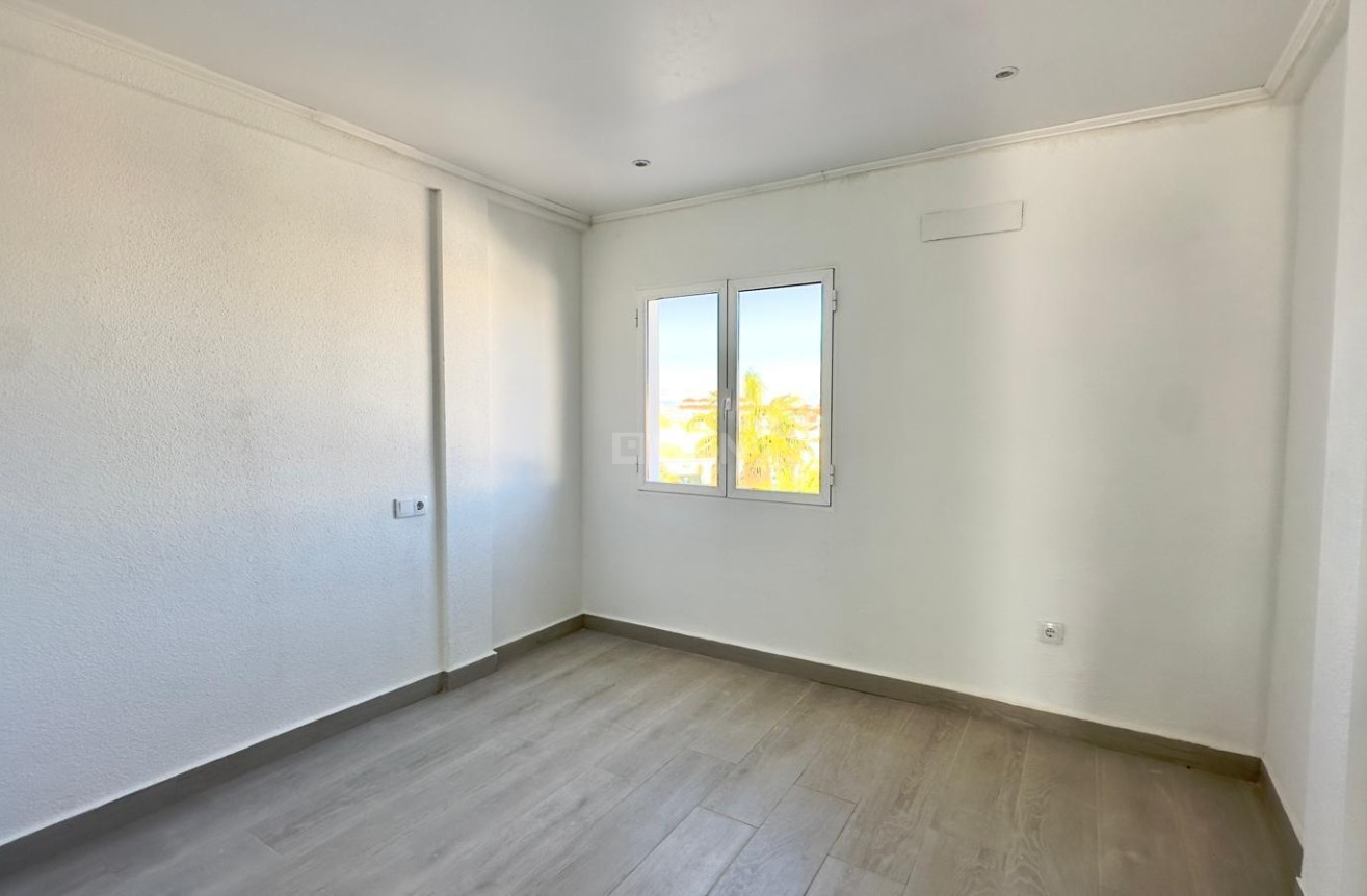 Odsprzedaż - Kamienica - Torrevieja - La Mata