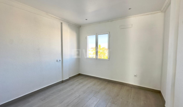 Odsprzedaż - Kamienica - Torrevieja - La Mata