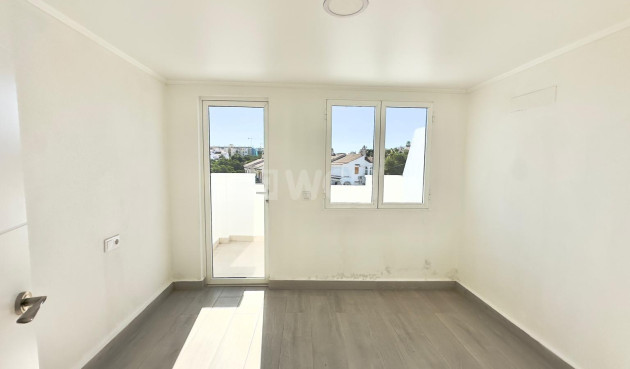 Odsprzedaż - Kamienica - Torrevieja - La Mata