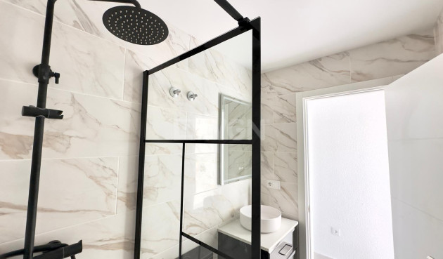 Odsprzedaż - Kamienica - Torrevieja - La Mata