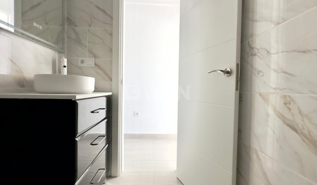 Odsprzedaż - Kamienica - Torrevieja - La Mata