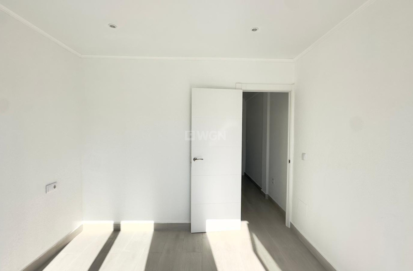 Odsprzedaż - Kamienica - Torrevieja - La Mata