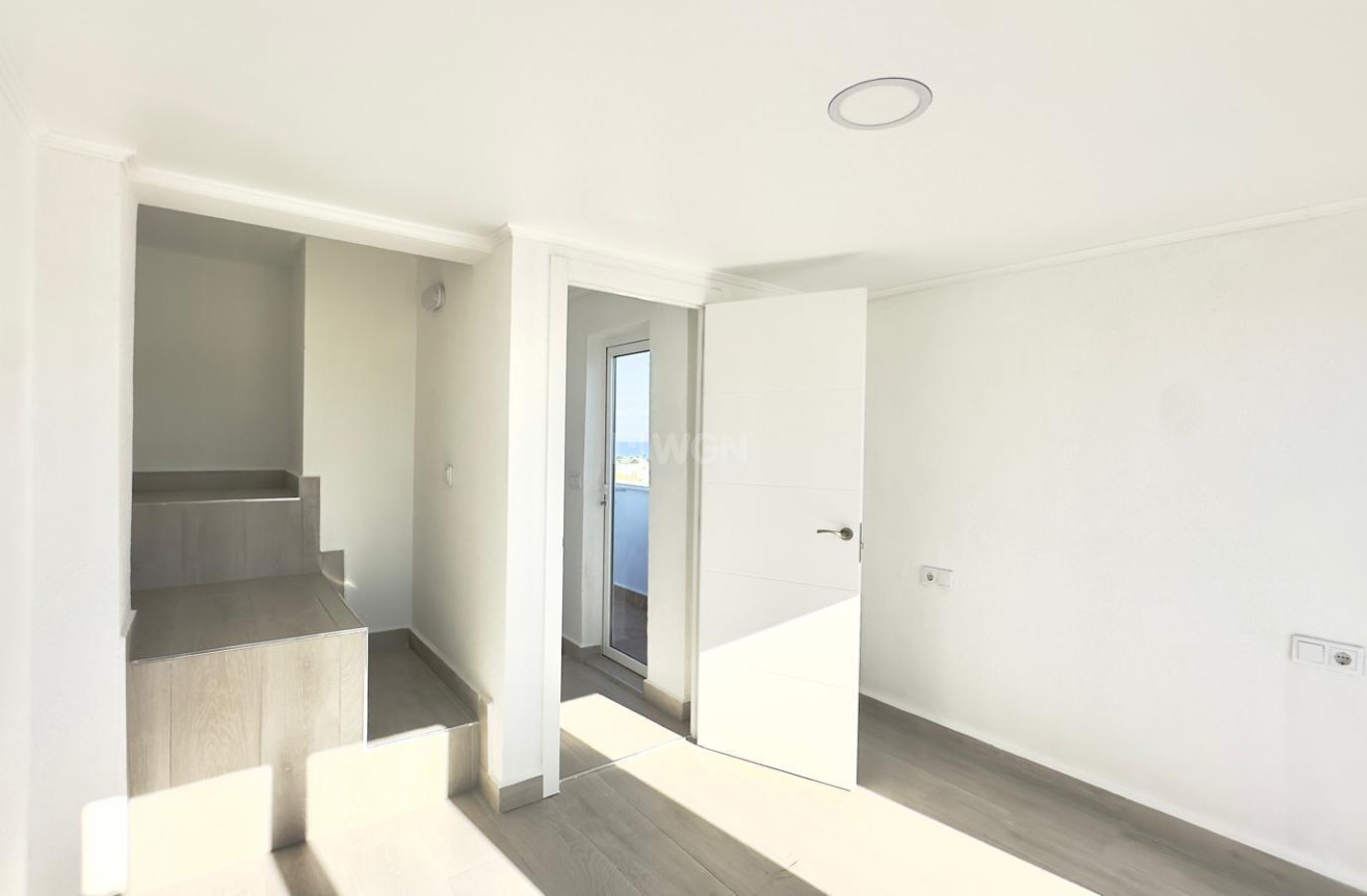 Odsprzedaż - Kamienica - Torrevieja - La Mata