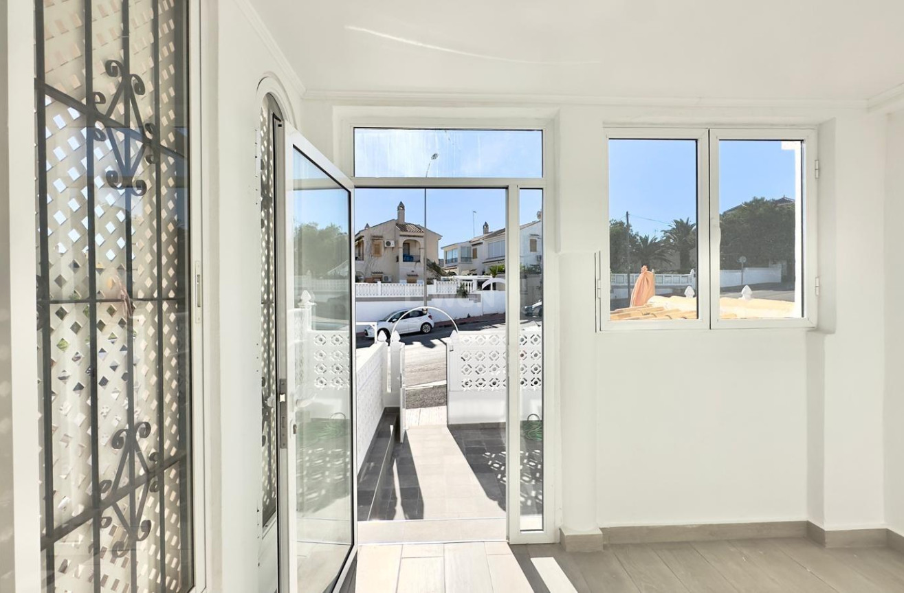 Odsprzedaż - Kamienica - Torrevieja - La Mata