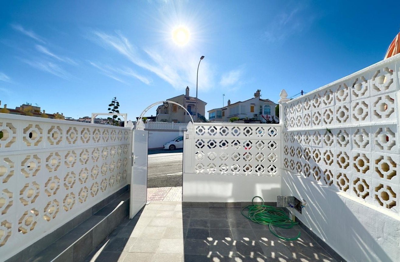 Odsprzedaż - Kamienica - Torrevieja - La Mata