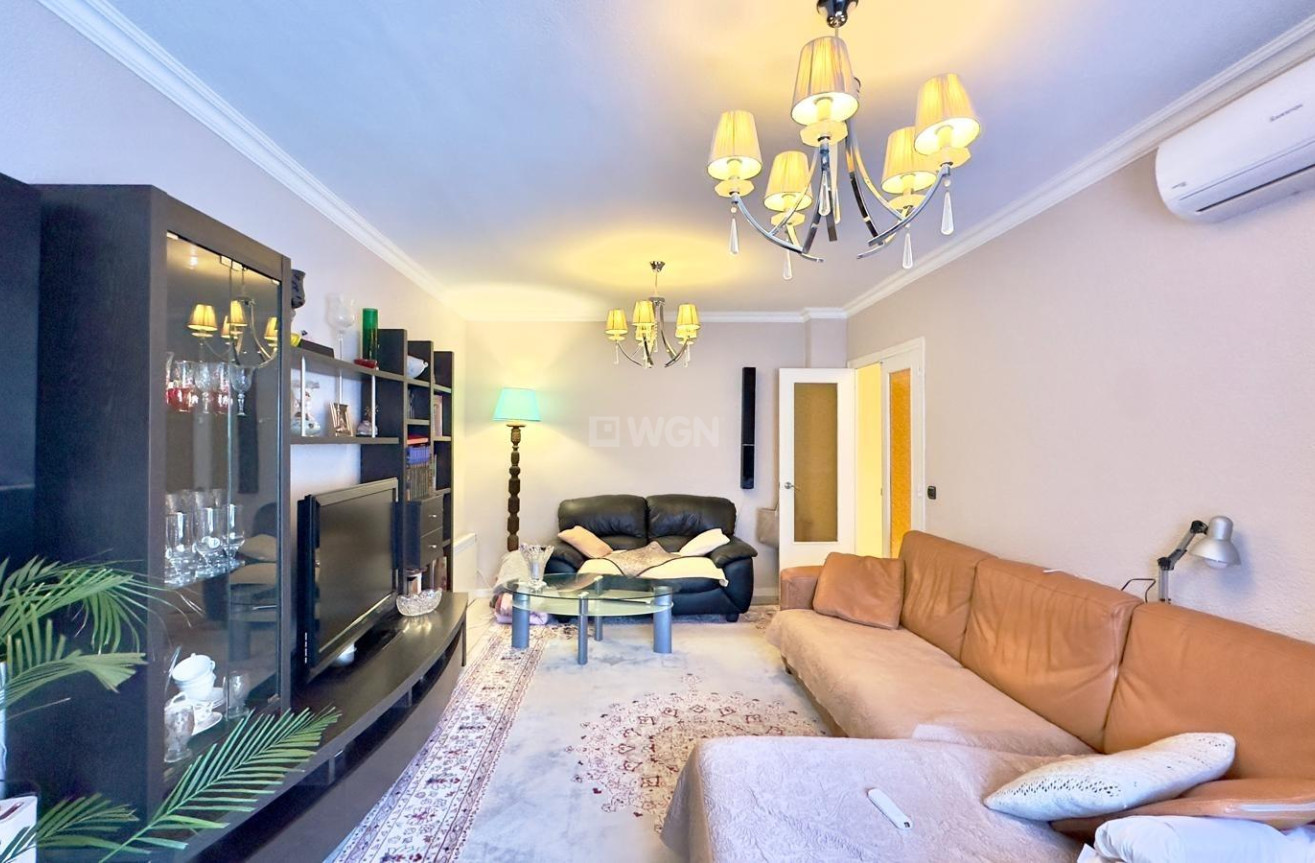 Odsprzedaż - Mieszkanie w bloku - Torrevieja - Centro