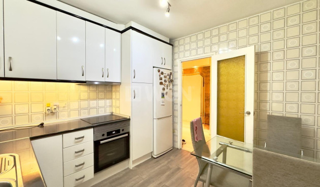 Odsprzedaż - Mieszkanie w bloku - Torrevieja - Centro