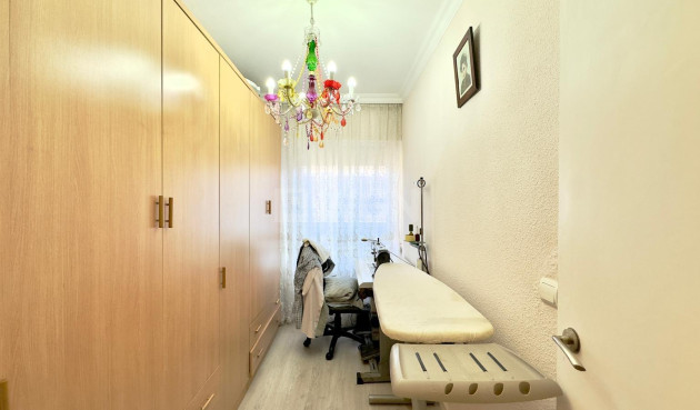 Odsprzedaż - Mieszkanie w bloku - Torrevieja - Centro