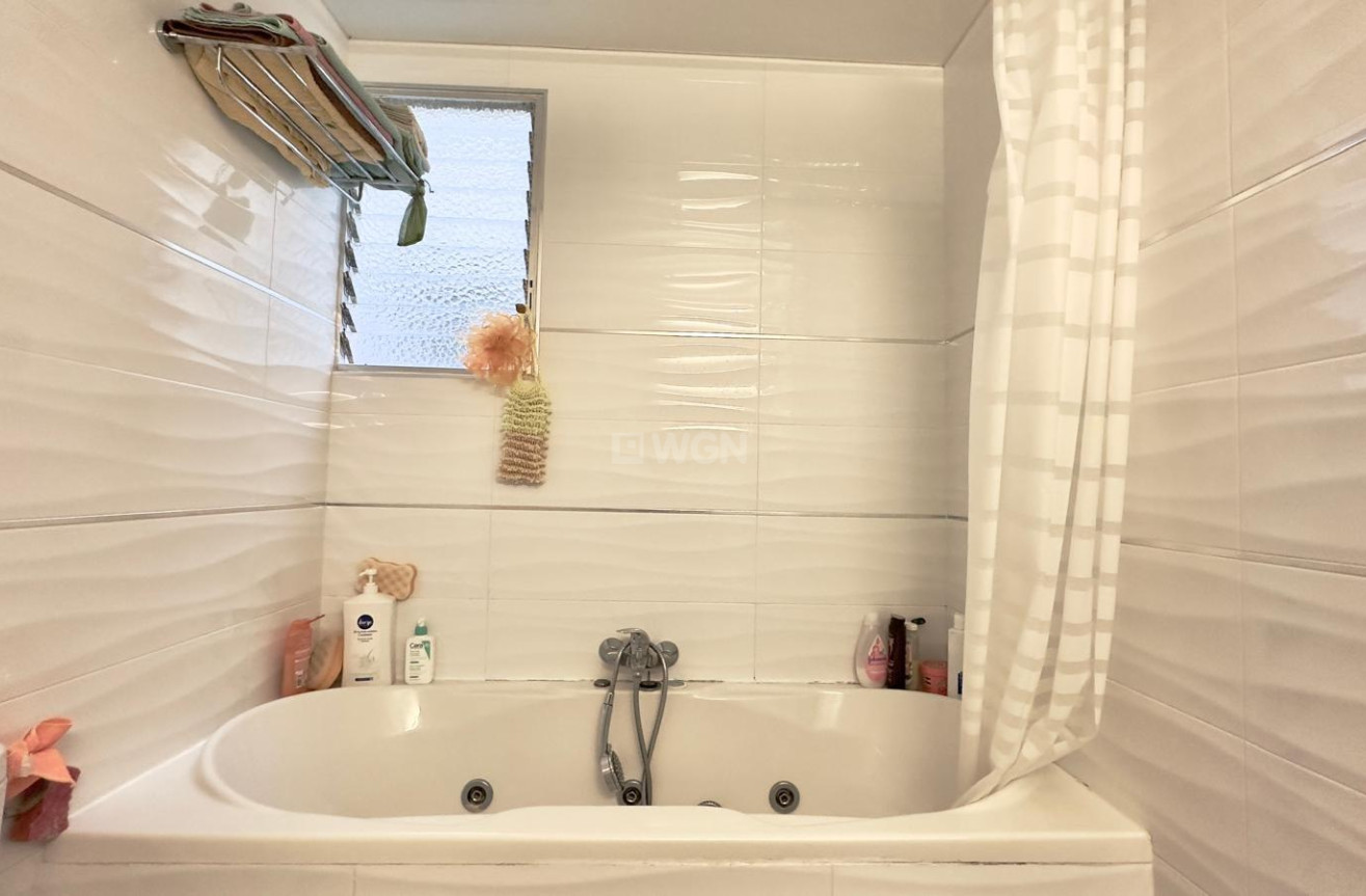 Odsprzedaż - Mieszkanie w bloku - Torrevieja - Centro