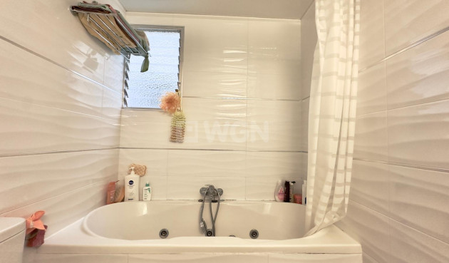 Odsprzedaż - Mieszkanie w bloku - Torrevieja - Centro