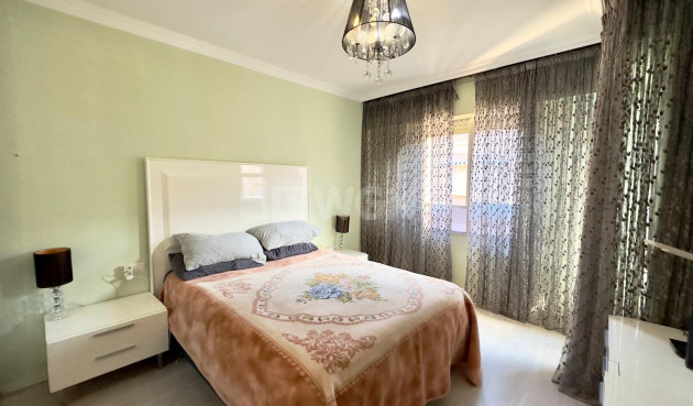 Odsprzedaż - Mieszkanie w bloku - Torrevieja - Centro