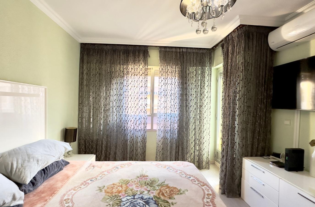 Odsprzedaż - Mieszkanie w bloku - Torrevieja - Centro