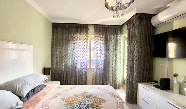 Odsprzedaż - Mieszkanie w bloku - Torrevieja - Centro