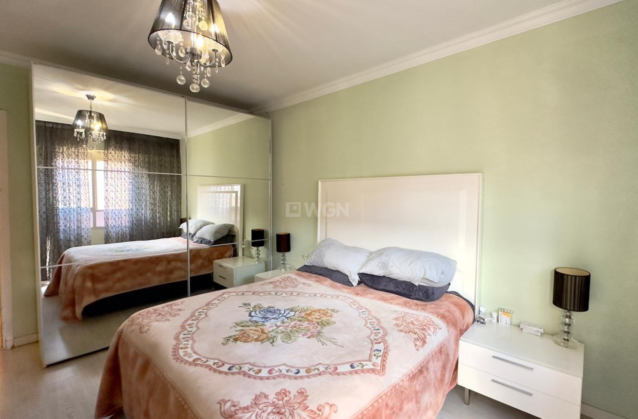 Odsprzedaż - Mieszkanie w bloku - Torrevieja - Centro