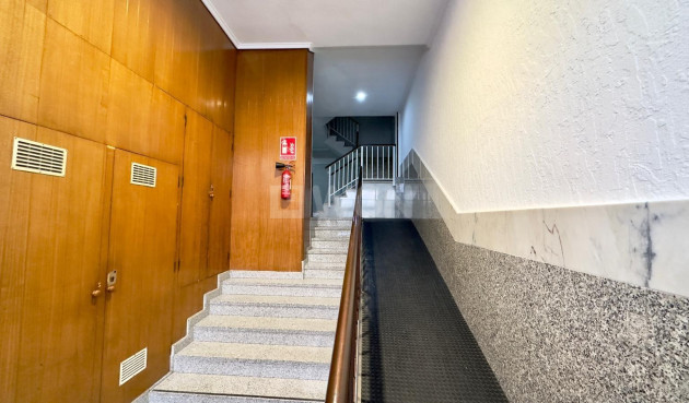 Odsprzedaż - Mieszkanie w bloku - Torrevieja - Centro