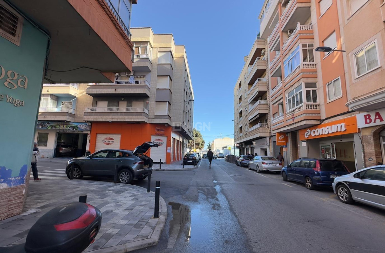 Odsprzedaż - Mieszkanie w bloku - Torrevieja - Centro