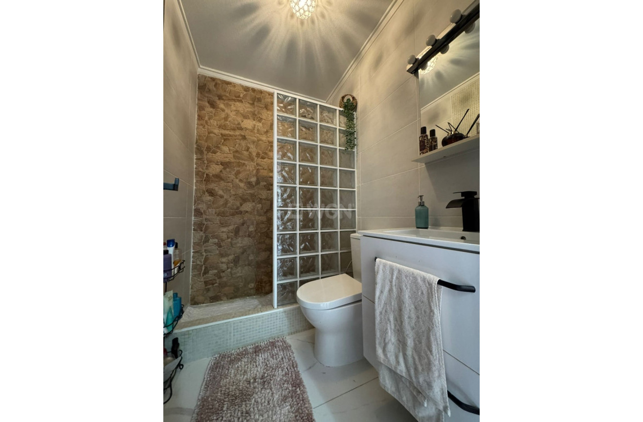 Odsprzedaż - Mieszkanie w bloku - Orihuela Costa - Costa Blanca