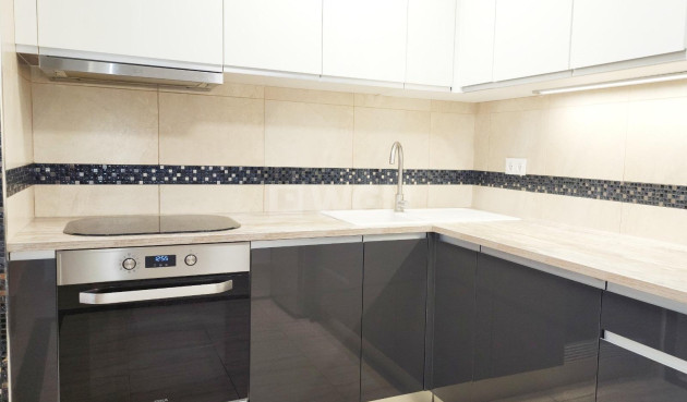 Resale - Apartment / flat - Torrevieja - Playa del Cura