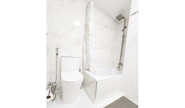 Resale - Apartment / flat - Torrevieja - Playa del Cura