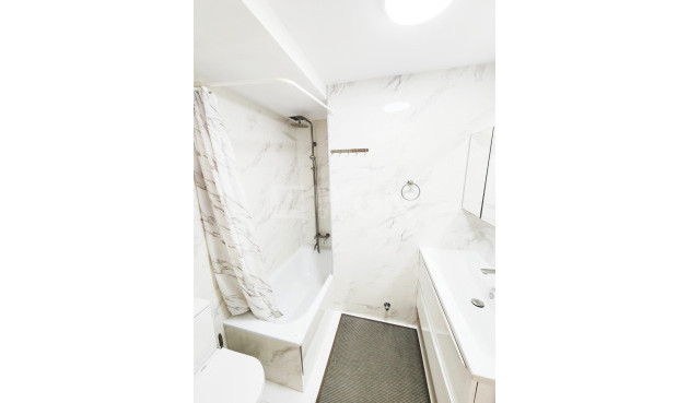 Resale - Apartment / flat - Torrevieja - Playa del Cura