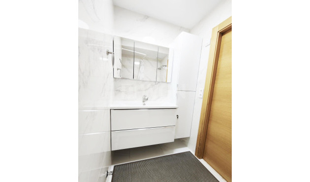 Resale - Apartment / flat - Torrevieja - Playa del Cura