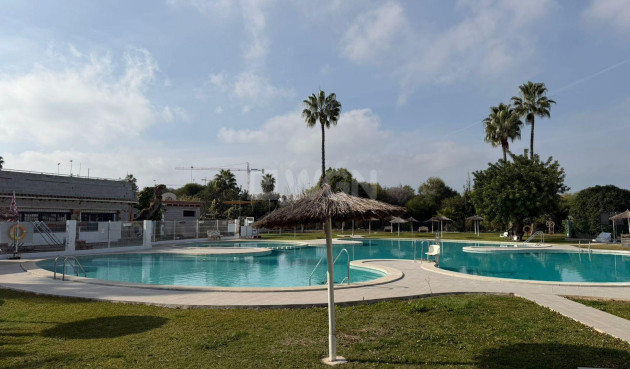 Odsprzedaż - Mieszkanie w bloku - Torrevieja - Los Balcones - Los Altos del Edén