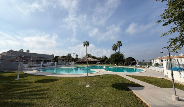 Odsprzedaż - Mieszkanie w bloku - Torrevieja - Los Balcones - Los Altos del Edén