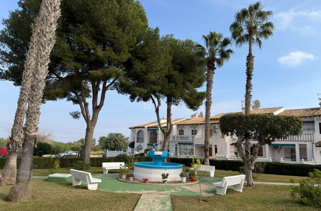 Odsprzedaż - Mieszkanie w bloku - Torrevieja - Los Balcones - Los Altos del Edén