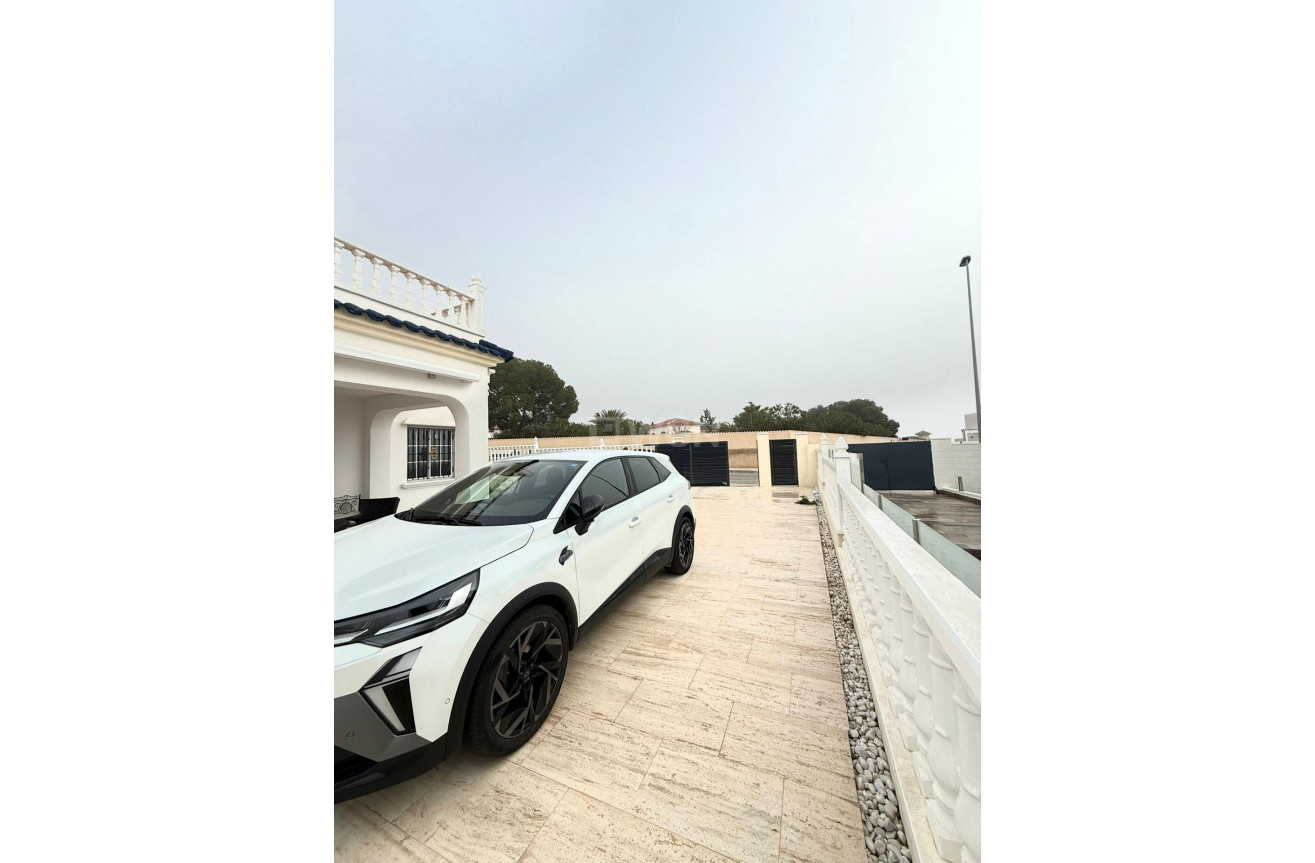 Odsprzedaż - Villa - Orihuela Costa - PAU 8