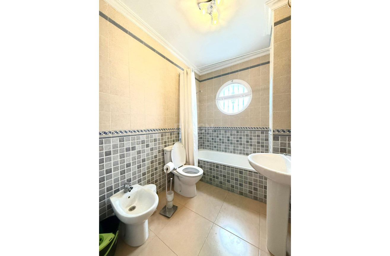 Odsprzedaż - Villa - Orihuela Costa - PAU 8