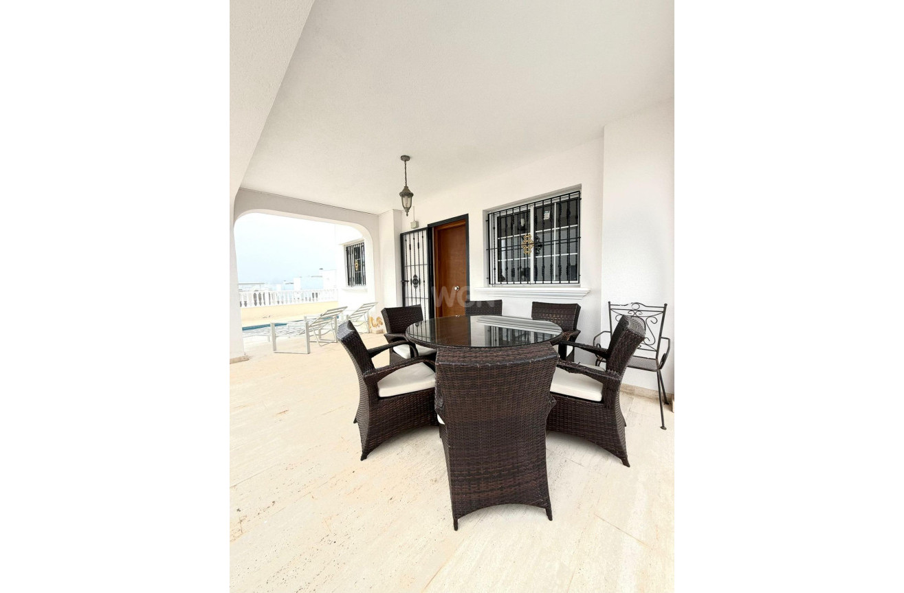 Odsprzedaż - Villa - Orihuela Costa - PAU 8